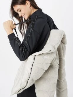Nike Sportswear Winterjassen Winterjas Dames Crème -Winterkledingwinkel Voor Dames 1c7cb33545c1dd40296691164444f379