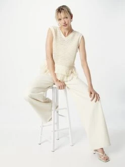 Second Female Truien Zonder Mouwen Trui Mantova Dames Wolwit -Winterkledingwinkel Voor Dames 23fcb7d233356bb1156cbe7193a6f446