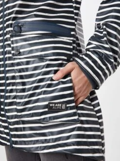 Regenmantels Tussenmantel AudreyAK Dames Marine / Wit 8 Regenmantels Tussenmantel AudreyAK Dames Marine / Wit -Winterkledingwinkel Voor Dames 28e0840b7b3066271594b7bd33a45d0a