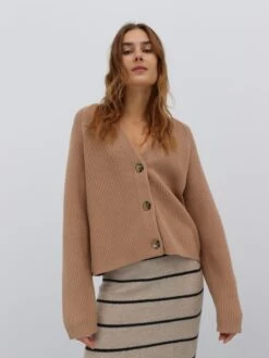 EDITED Vesten Gebreid Vest Logan Dames Beige 9 EDITED Vesten Gebreid Vest Logan Dames Beige -Winterkledingwinkel Voor Dames 2e5e37a88204502186d67144dc7aea5d