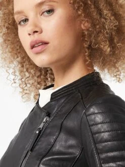 Leren Jassen Tussenjas BEmirja Dames Zwart 11 Leren Jassen Tussenjas BEmirja Dames Zwart -Winterkledingwinkel Voor Dames 46a99d4f995d09698df22f298e4cb2dd