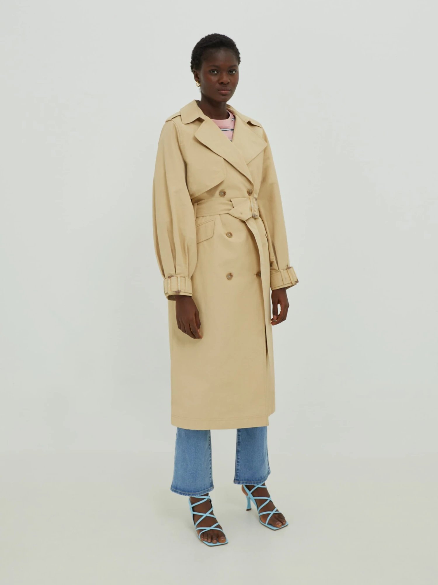 EDITED Trenchcoats Zomerjas Dames Sand 6 EDITED Trenchcoats Zomerjas Dames Sand - Afbeelding 4