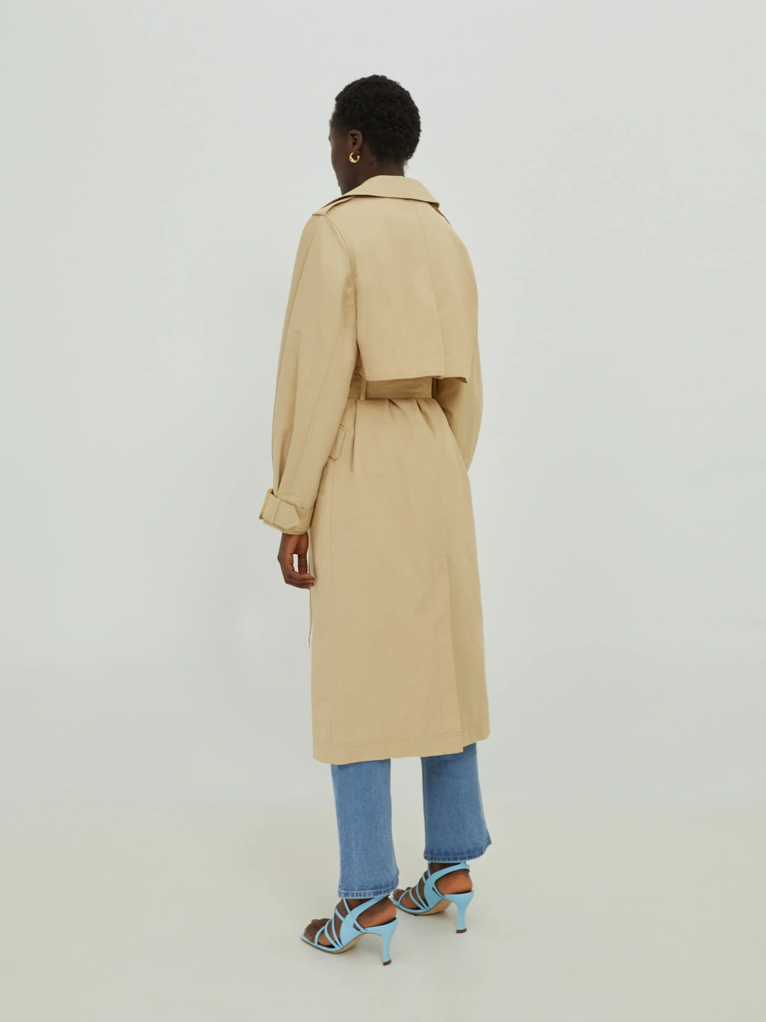 EDITED Trenchcoats Zomerjas Dames Sand 5 EDITED Trenchcoats Zomerjas Dames Sand - Afbeelding 3