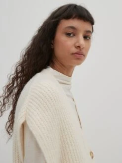 EDITED Vesten Gebreide Bodywarmer Sienna Dames Offwhite -Winterkledingwinkel Voor Dames 9fd1c8afd0584f025594ca5e647e2a4f