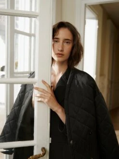 Tussenmantels Tussenmantel Hedda Dames Zwart 15 Tussenmantels Tussenmantel Hedda Dames Zwart -Winterkledingwinkel Voor Dames eda03ffdfd47fdc76f91871004b0d468