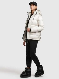 Khujo Winterjassen Winterjas Evona Dames Parelwit 15 Khujo Winterjassen Winterjas Evona Dames Parelwit -Winterkledingwinkel Voor Dames f861f21abb13a579bae73a41b9d0ca70